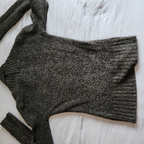 Sweater - Picture 4 of 4